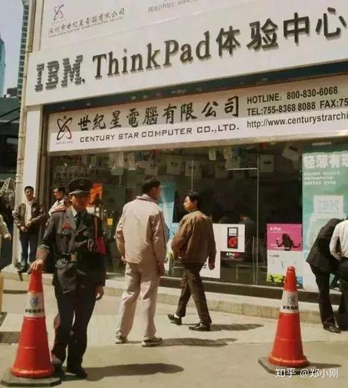 華強(qiáng)北大量電子工廠外遷,自此原本為工業(yè)區(qū)的華強(qiáng)北逐漸轉(zhuǎn)型為以銷(xiāo)售